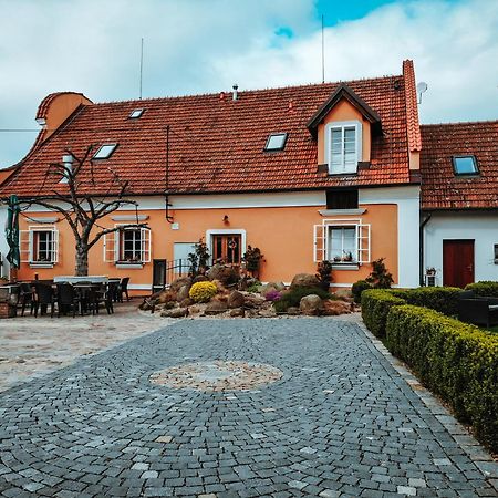 Restaurace Cp.2 Hotel Slapy Kültér fotó