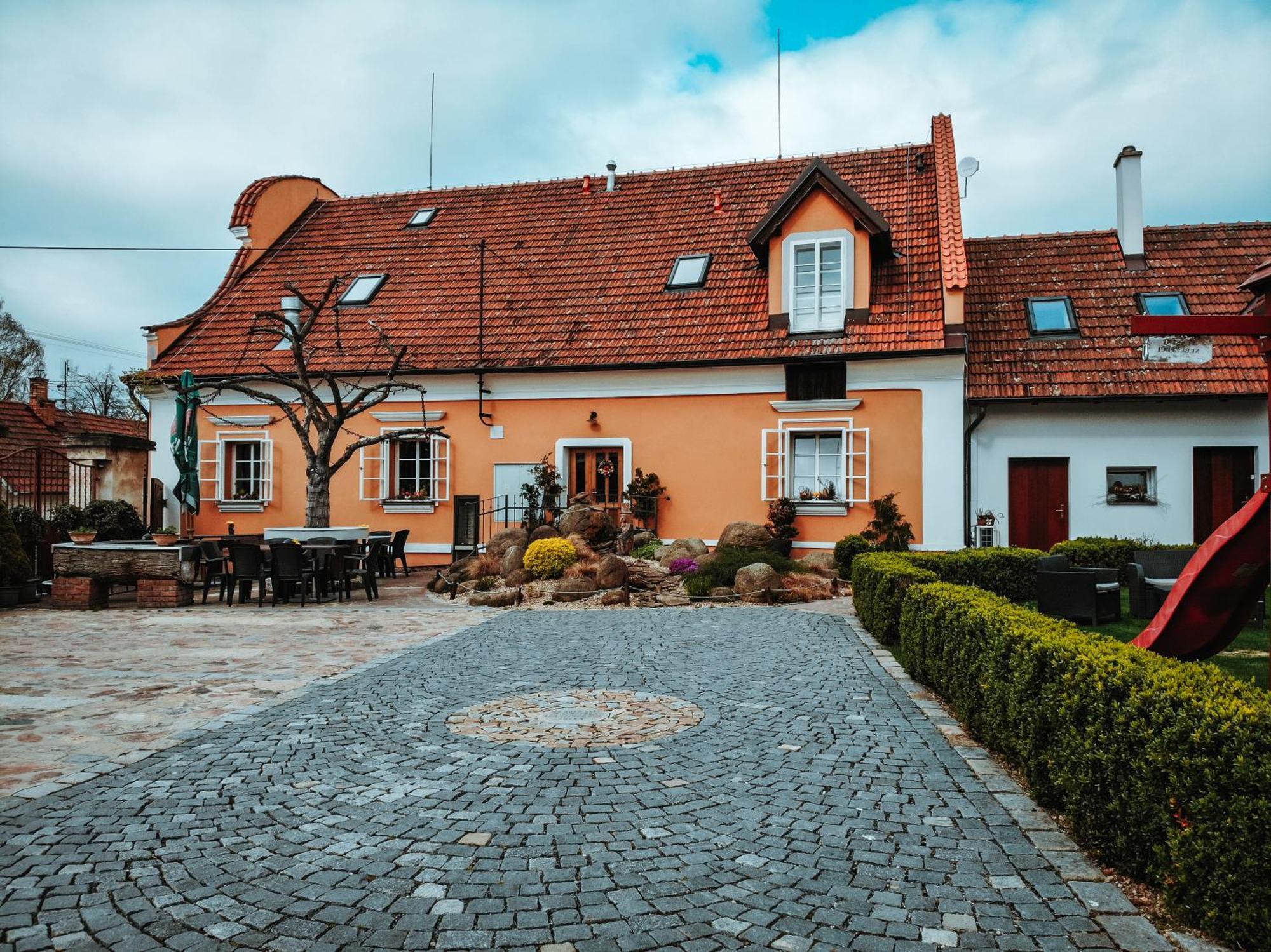 Restaurace Cp.2 Hotel Slapy Kültér fotó