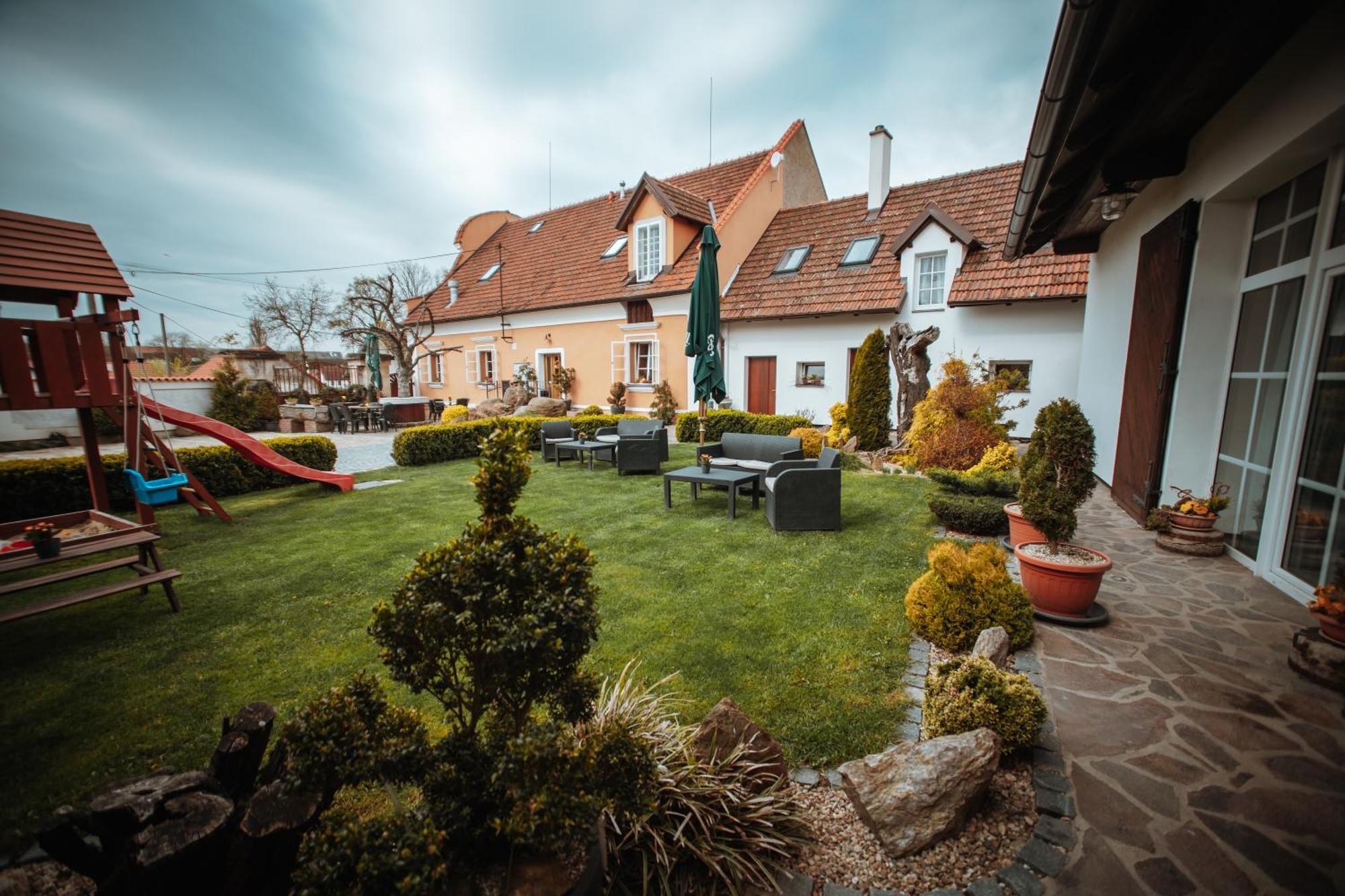 Restaurace Cp.2 Hotel Slapy Kültér fotó